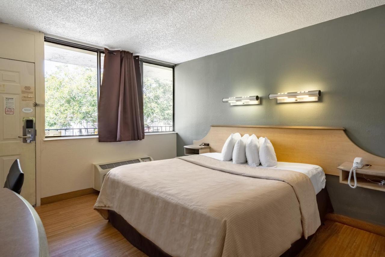Econo Lodge Palm Harbor - Clearwater Luaran gambar